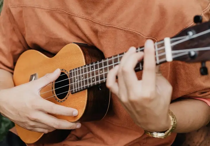 Czy nauka gry na ukulele jest trudna? Odkryj wyzwania i radości