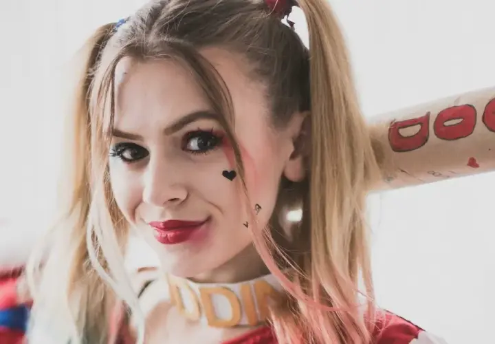 Jak zrobić strój Harley Quinn w prosty sposób – krok po kroku