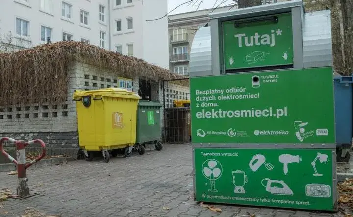 Gdzie oddać elektrośmieci w Warszawie? Sprawdź punkty zbiórki i uniknij kar!