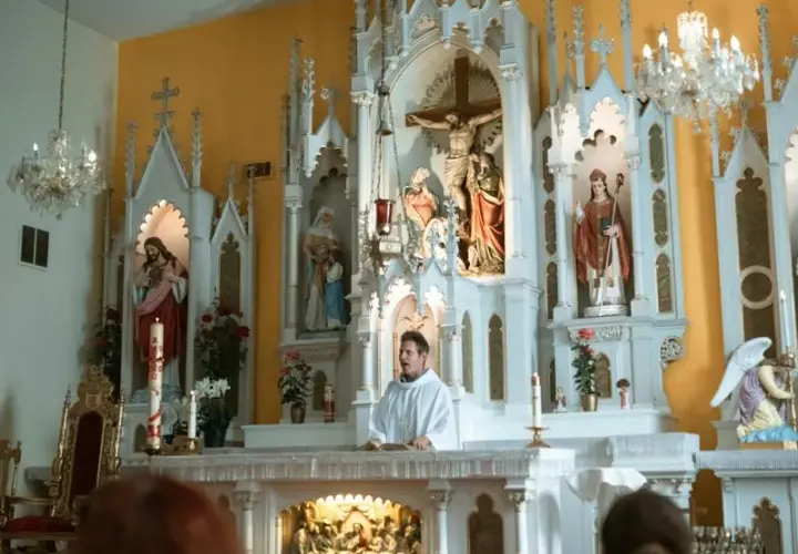 Kto może czytać Pismo Święte w kościele? Zaskakujące zasady i tradycje
