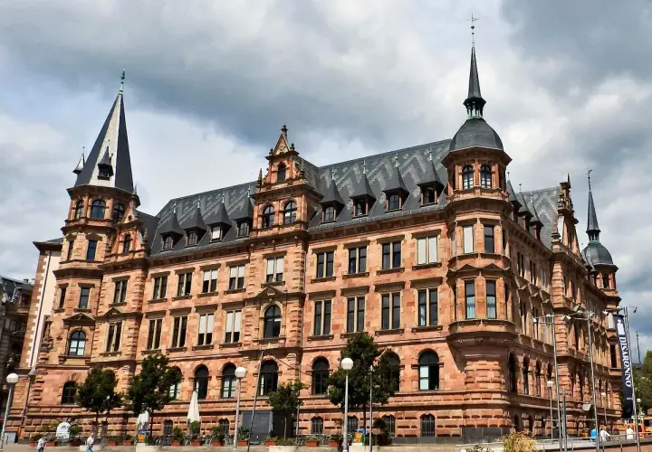 Wiesbaden atrakcje: odkryj niezwykłe miejsca i ukryte skarby