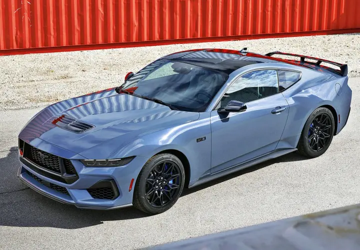 Ford Mustang - jaki silnik wybrać do amerykańskiej legendy? Porównujemy