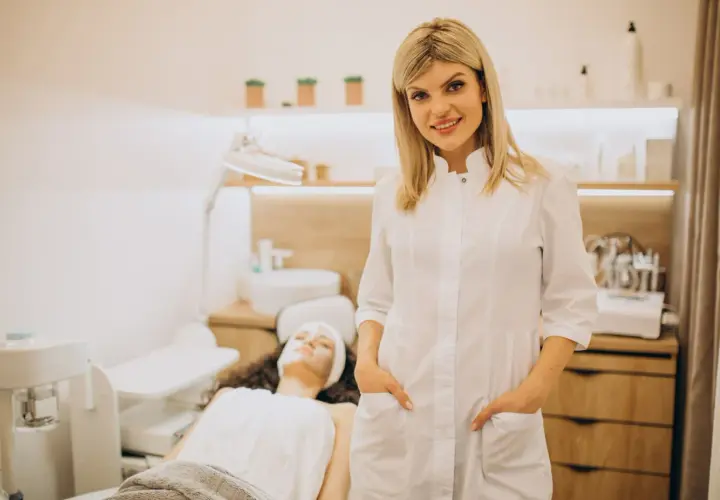 Realne zarobki w salonie kosmetycznym: poznaj koszty i zyski z biznesu