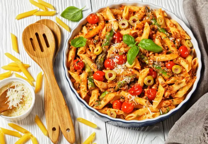 Pyszna zapiekanka z makaronem penne, którą pokochasz na obiad