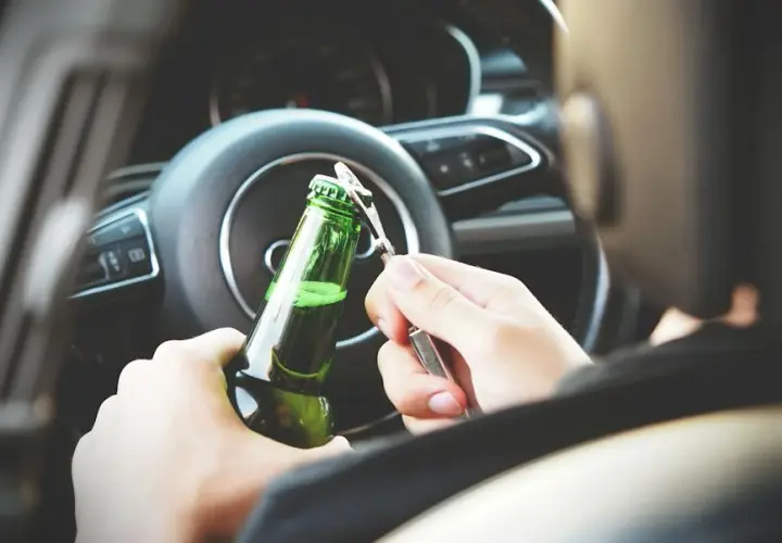 Spożywanie alkoholu a jazda samochodem – ile wynoszą limity w różnych krajach w Europie?