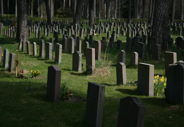 Ile kosztuje miejsce na cmentarzu na Wólce Węglowej? Ceny i szczegóły