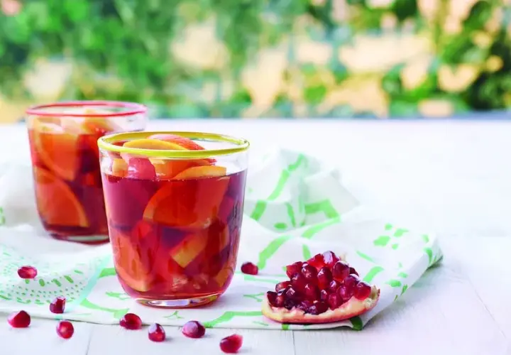 Przepisy na wiosenną herbatę z owocami - aromatyczne domowe napoje