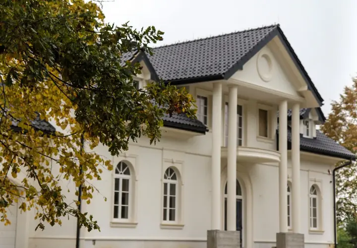 Sztukateria elewacyjna: Rodzaje, montaż i zastosowanie w domu