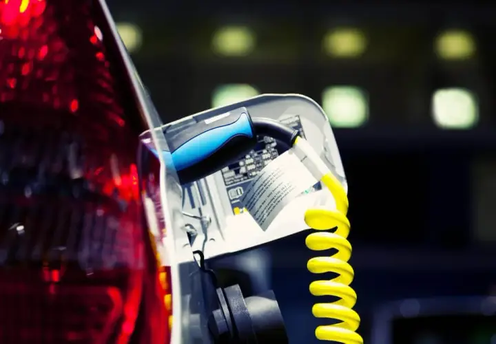 Ile kosztuje jazda samochodem elektrycznym? Zaskakujące oszczędności!