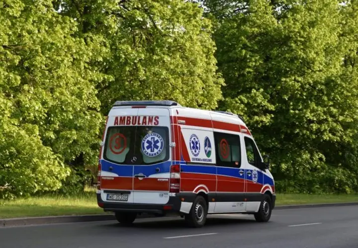 Czy można wezwać pogotowie do pijanego? Ważne informacje o pomocy