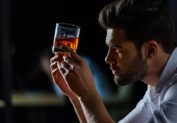 Z czym whisky? Odkryj najlepsze połączenia i smaki, które zaskoczą