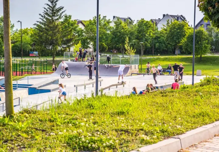 Skatepark Busko-Zdrój: Idealne miejsce dla miłośników sportów ekstremalnych