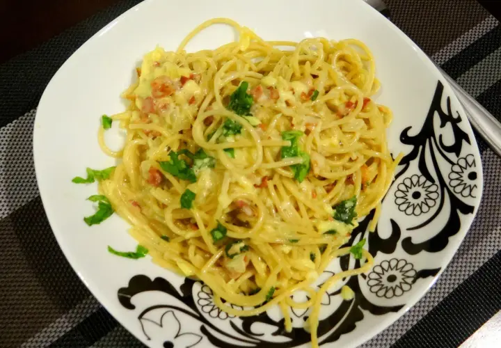 Biały sos do spaghetti - proste przepisy na pyszny makaron