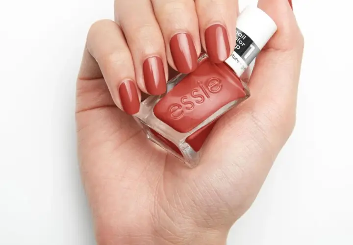 Essie - popularne lakiery do paznokci: czy są warte uwagi?