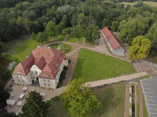 Pałac w Bogaczowie: historia, atrakcje i wyjątkowe noclegi
