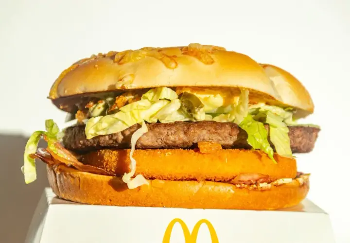 Jak zrobić burger drwala – prosty przepis na pyszny posiłek w domu