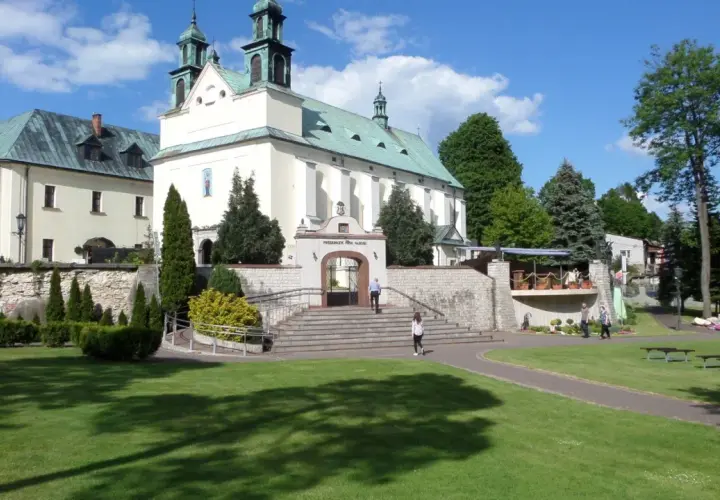 Sanktuarium Leśniów - historia niezwykłego miejsca kultu Matki Bożej