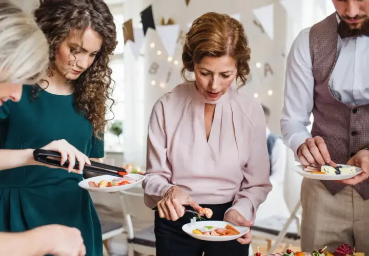 Ile kosztuje catering na 30 osób? Ceny i najlepsze oferty na rynku