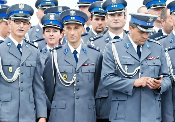 Ile zarabia oficer policji? Zaskakujące różnice w wynagrodzeniach