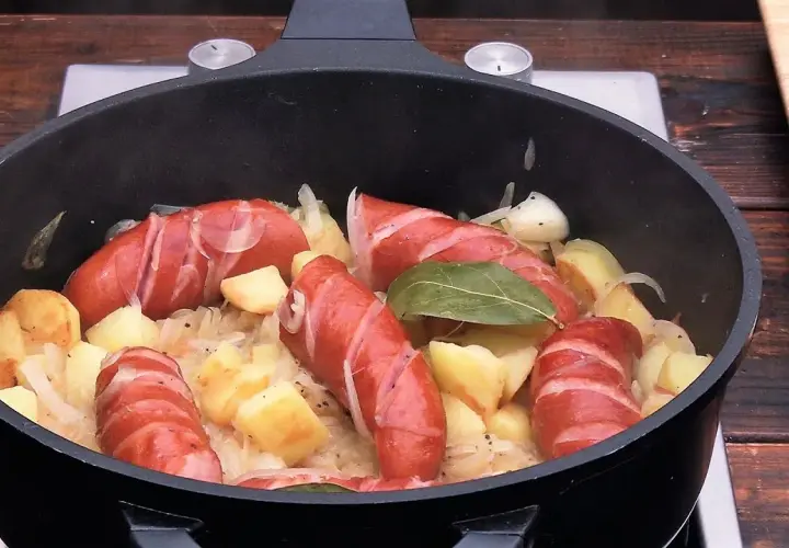 Co zrobić z kiełbasy na obiad? 5 pysznych przepisów, które zaskoczą