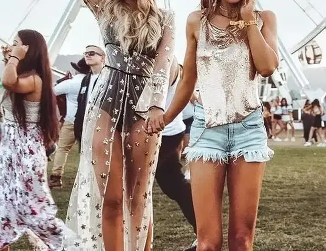 Jak wybrać idealny outfit na festiwal i uniknąć modowych wpadek? Trendy i porady