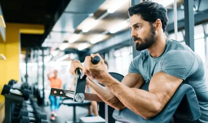 Z czym ćwiczyć biceps, aby osiągnąć lepsze wyniki w treningu?