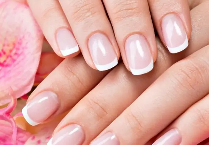 Ile kosztuje manicure francuski i jak uniknąć przepłacania za usługę