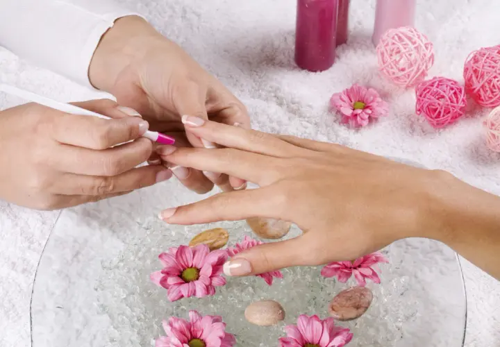 Manicure spa co to jest i dlaczego warto spróbować tego zabiegu