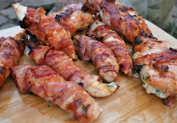 Jak przygotować kurczaka na grilla, aby był soczysty i aromatyczny