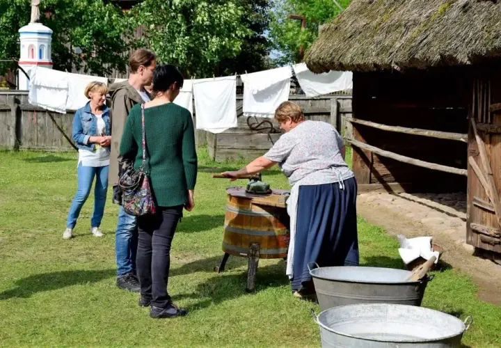 Żywy skansen: Odkryj fascynujący świat tradycyjnej kultury ludowej