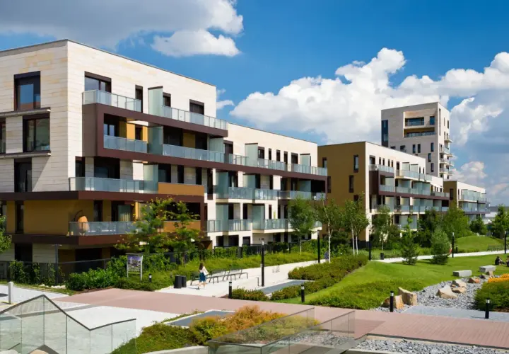 Ile kosztuje wybudowanie bloku mieszkalnego? Poznaj ukryte koszty