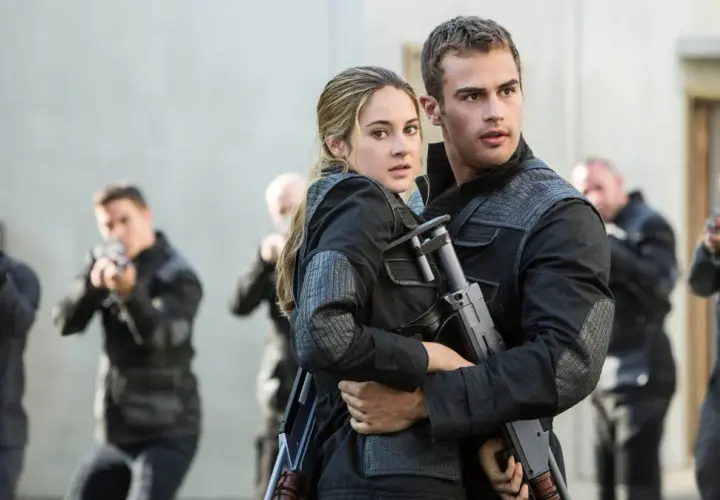 Recenzja filmu Niezgodna: Czy dystopijny świat zachwyca?
