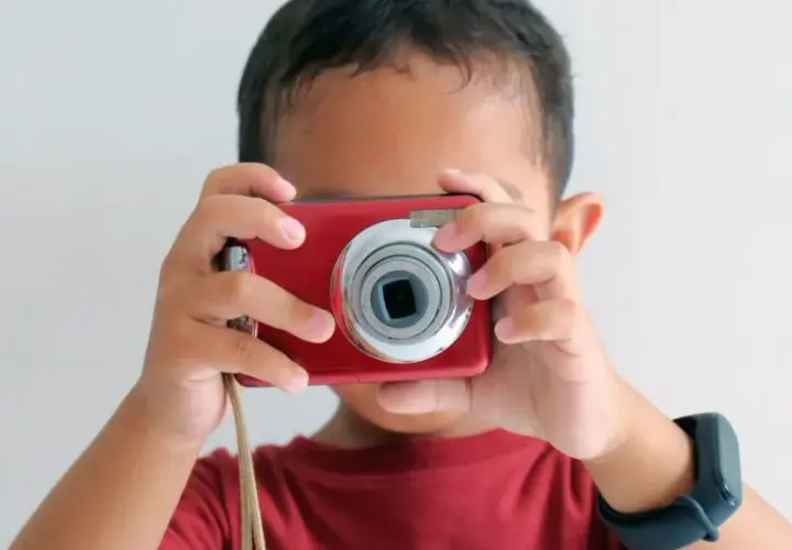 Najlepszy aparat fotograficzny dla dziecka – jak wybrać trwały i prosty w obsłudze model