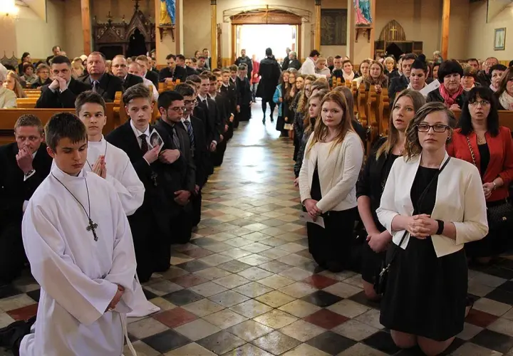 Czy osoba po rozwodzie może być świadkiem na bierzmowaniu? Odpowiedzi i wątpliwości