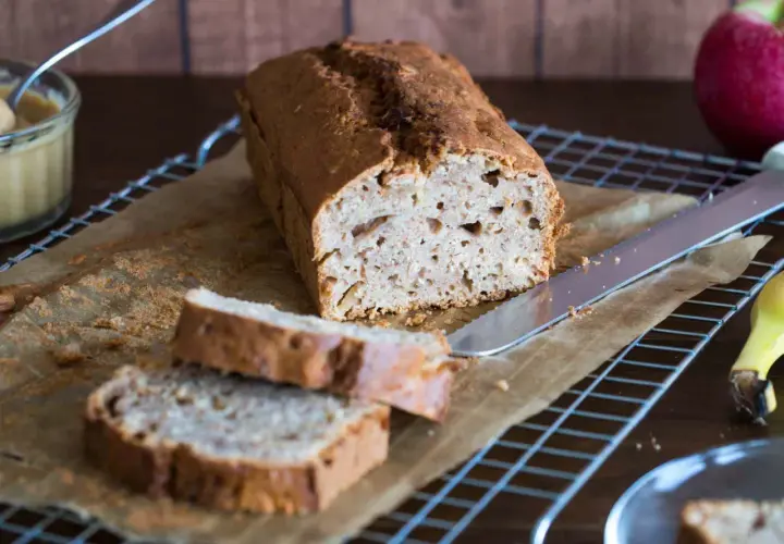 Przepis na pyszny chlebek bananowy z jabłkami - prosty i zdrowy