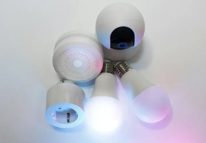 Smart home i rozrywka cyfrowa – jak nowoczesna instalacja elektryczna zmienia wieczór w domu