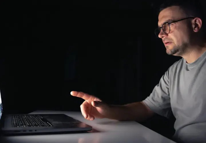 Małe decyzje, wielkie emocje – jak interaktywna rozrywka online angażuje użytkowników
