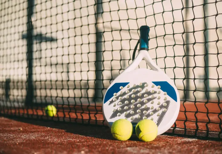 Fenomen Padla – jak sportowa hybryda zdominowała europejskie rekreacje?