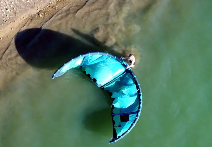 Jaki latawiec do kitesurfingu wybrać, aby uniknąć błędów?