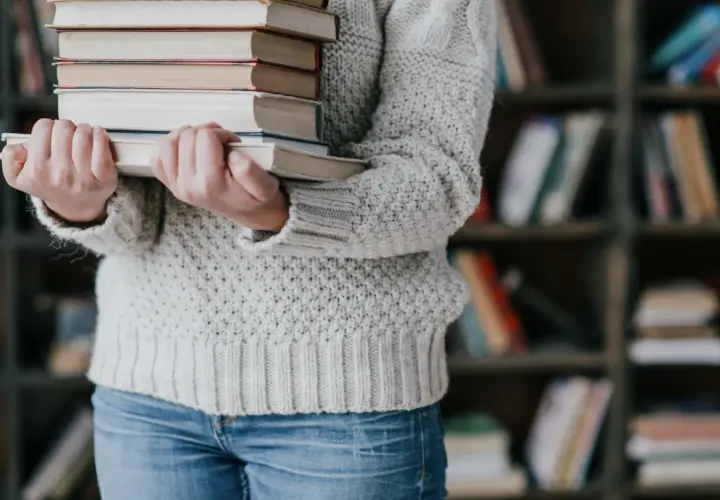 Hazard słów: jak literatura odkrywa emocje gry i ryzyka