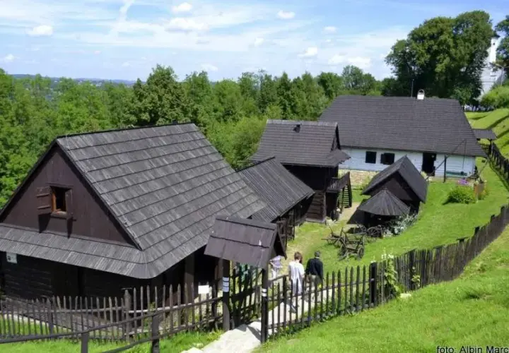 Skansen Dobczyce - odkryj tajemnice drewnianej architektury ludowej