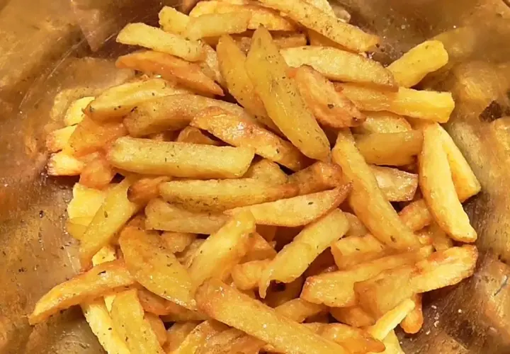 Jak usmażyć frytki na patelni, aby były chrupiące i pyszne