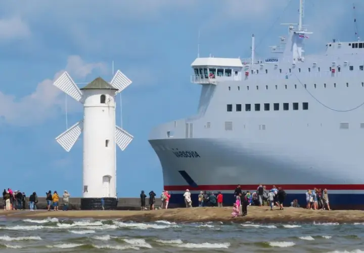 Ile aut zabiera prom w Świnoujściu? Zaskakujące pojemności i fakty