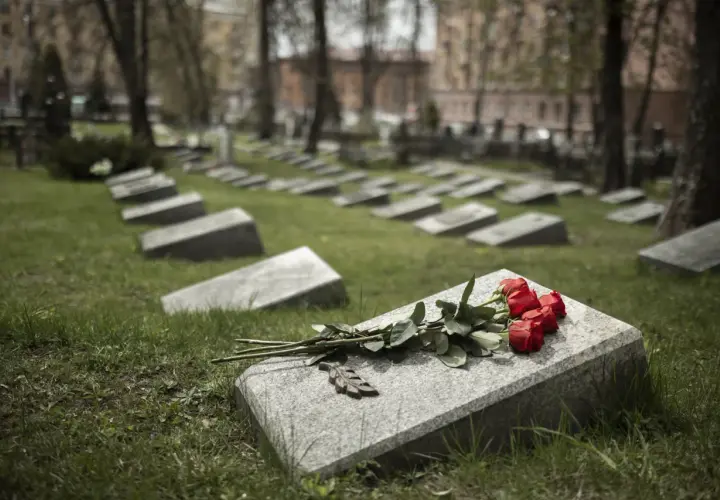 Co zamiast pomnika na cmentarzu? Alternatywy, które zaskoczą