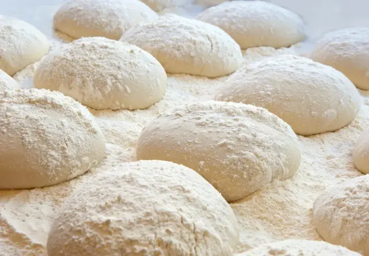 Ile może leżeć ciasto na pizzę? Sprawdź, by uniknąć zmarnowania