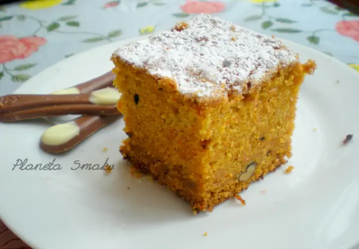 Najlepsze ciasto marchewkowe na oleju - przepis na dużą blachę krok po kroku