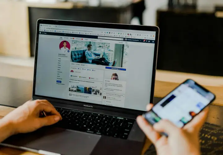 Jak zbudować osobisty brand: portfolio, social media, streaming, LinkedIn/GitHub — co naprawdę działa