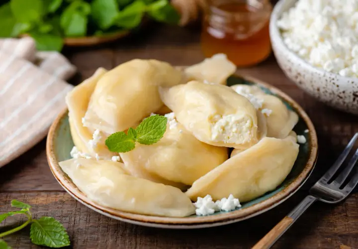 Jak zrobić pierogi z serem na słodko - prosty przepis na smakołyk