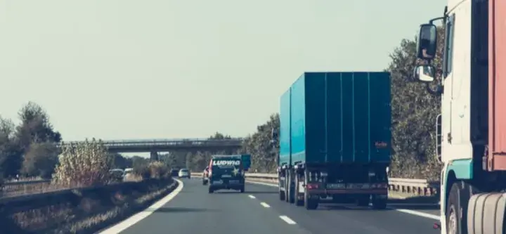 Na czym polega praca spedytora? Kluczowe zadania i wyzwania w logistyce