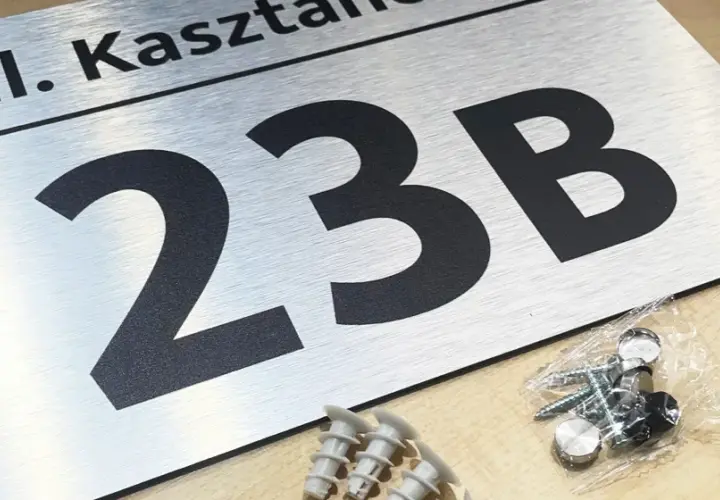 Jak zamontować cyfry na elewacji i uzyskać estetyczny efekt końcowy
